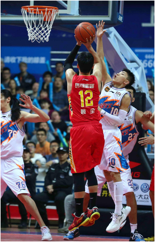 3-2!2-2!3-1!豪门悲喜夜:曼城枪手齐逆转 卫冕冠军战平垫底队 3-2!2-2!3-1!豪门悲喜夜:曼城枪手齐逆转 卫冕冠军战平垫底队